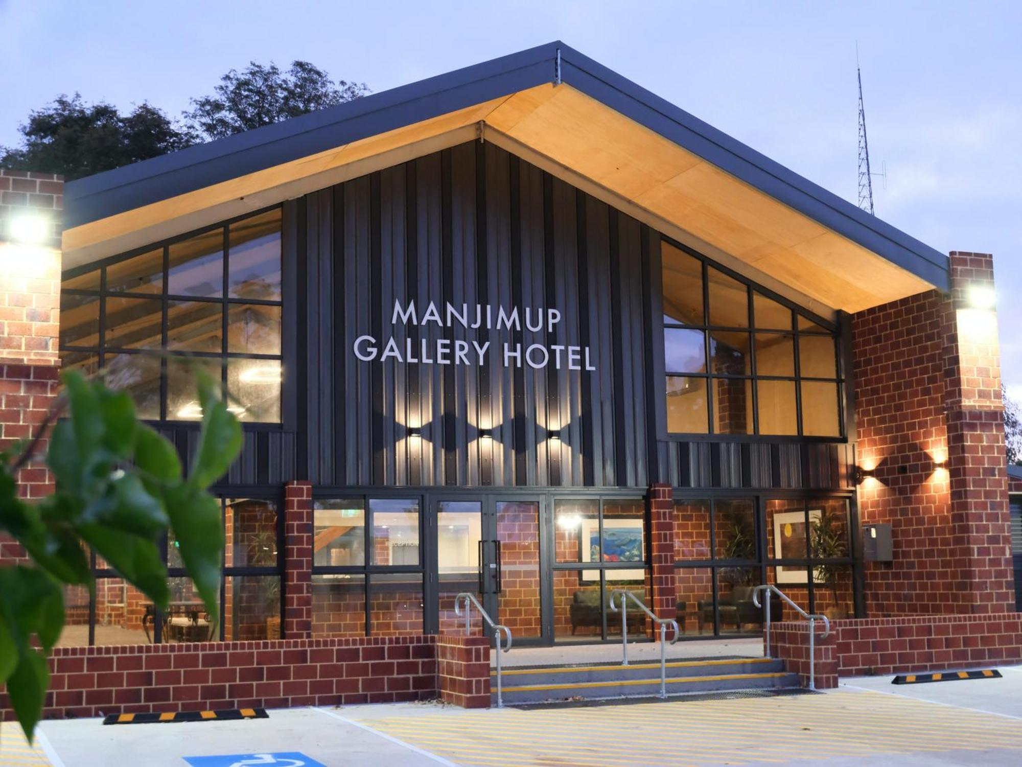 Gallery Hotel 만지멉 외부 사진